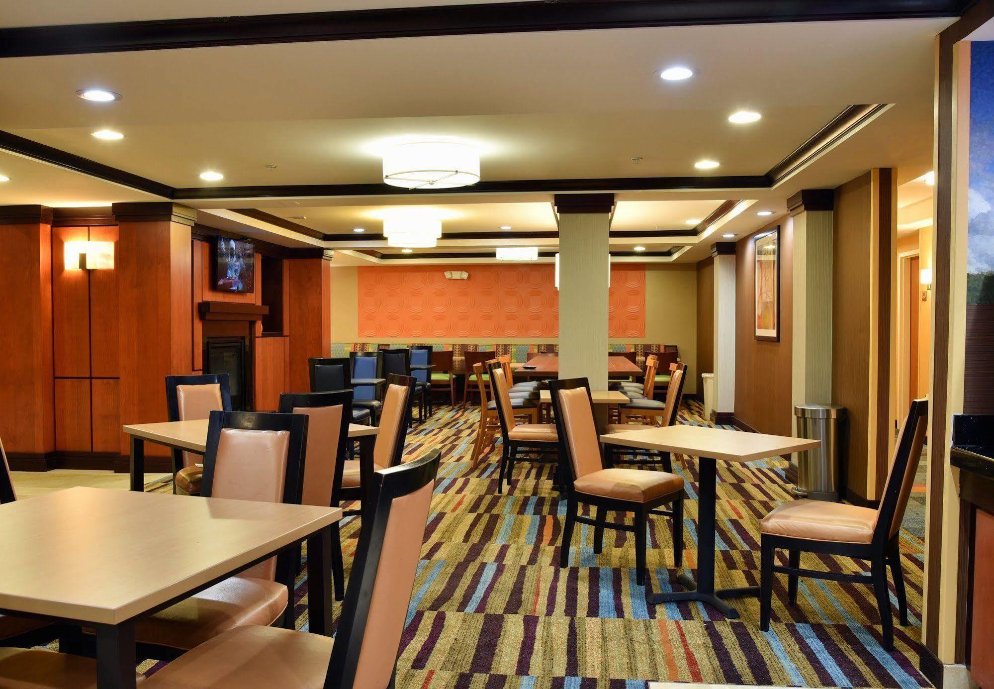 Fairfield Inn Hartford Airport Windsor Locks Exterior photo